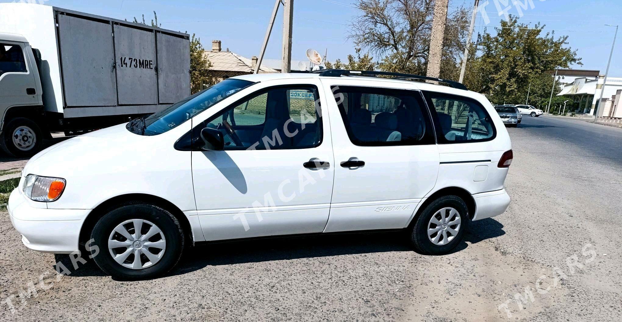 Toyota Sienna 2002 - 160 000 TMT - Мары - img 3