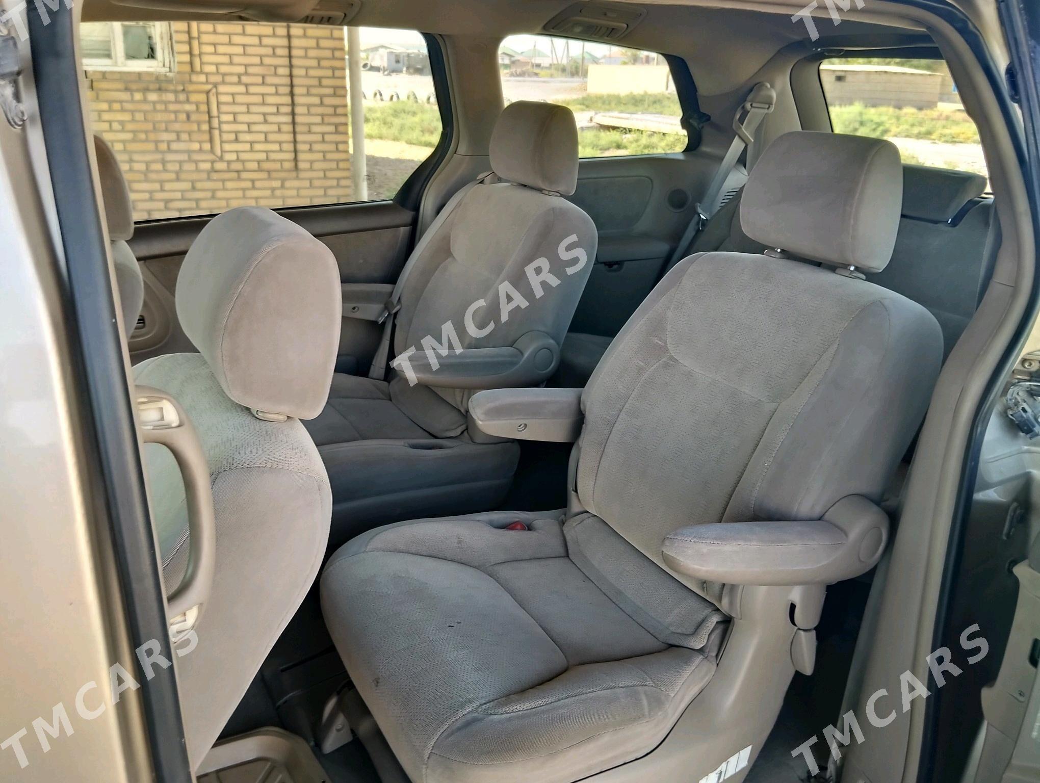 Toyota Sienna 2005 - 235 000 TMT - Мары - img 8
