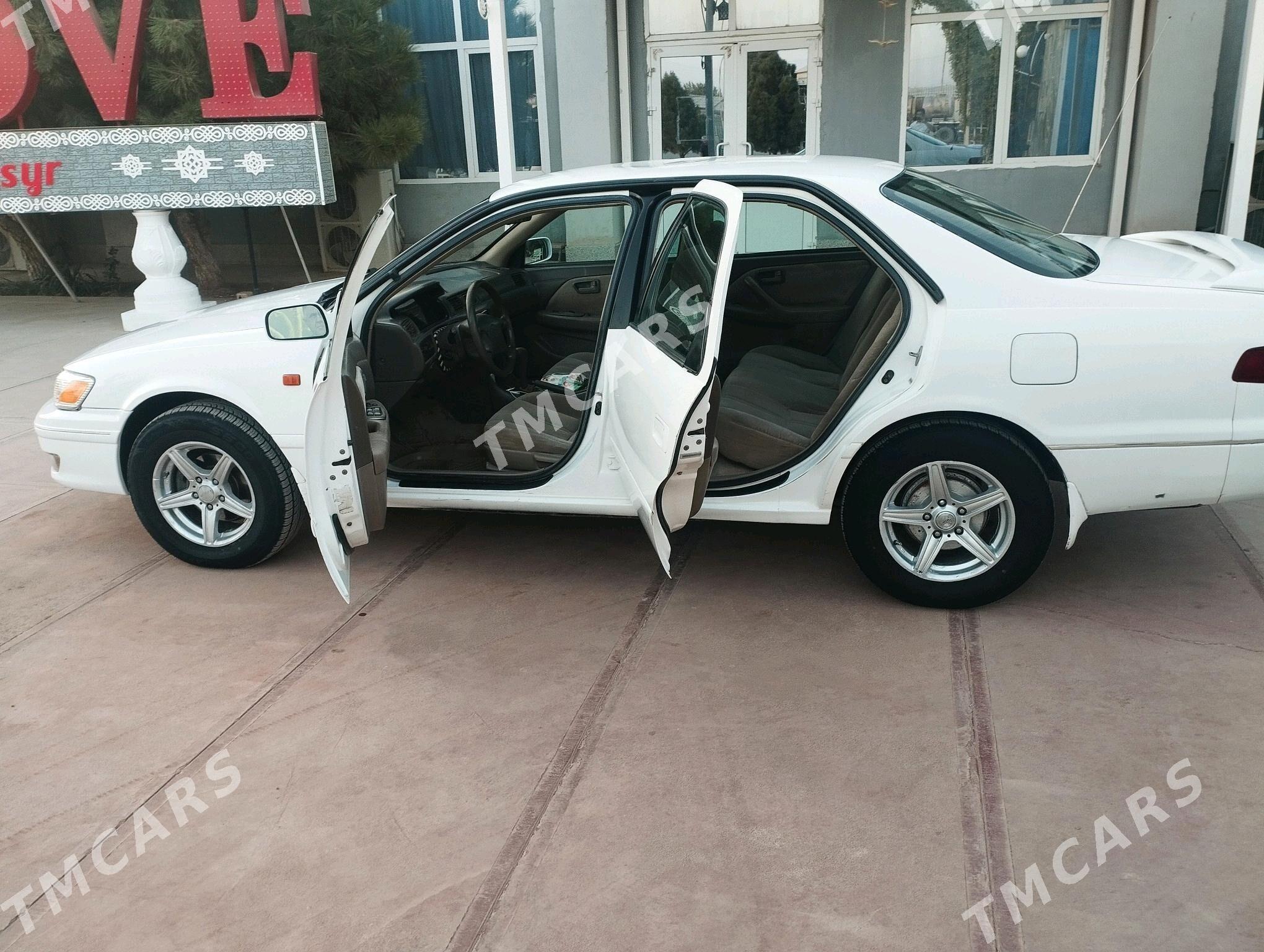 Toyota Camry 2001 - 123 000 TMT - Теджен - img 4