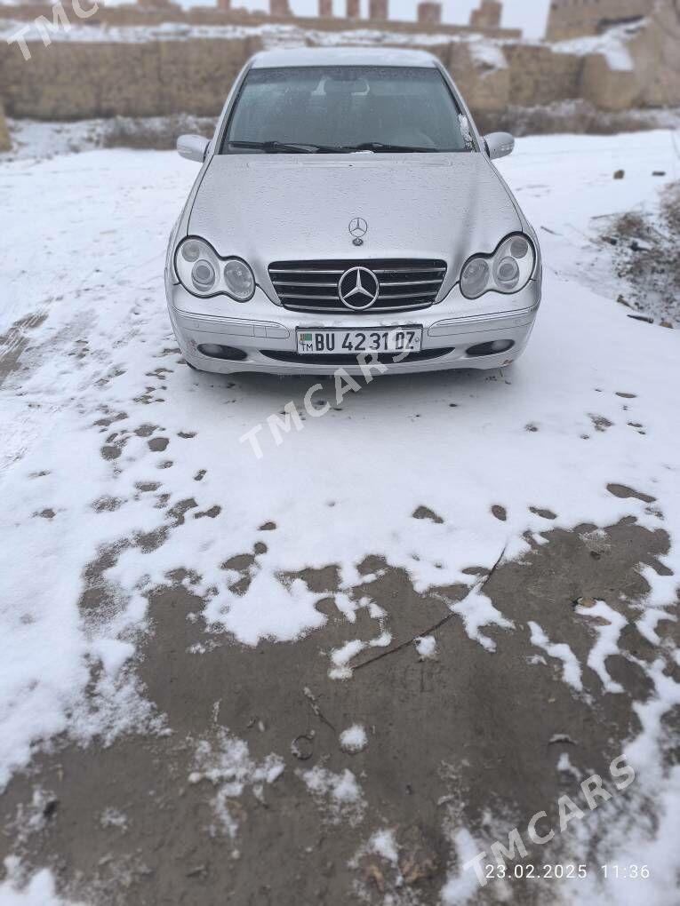 Mercedes-Benz C320 2001 - 75 000 TMT - Губадаг - img 3