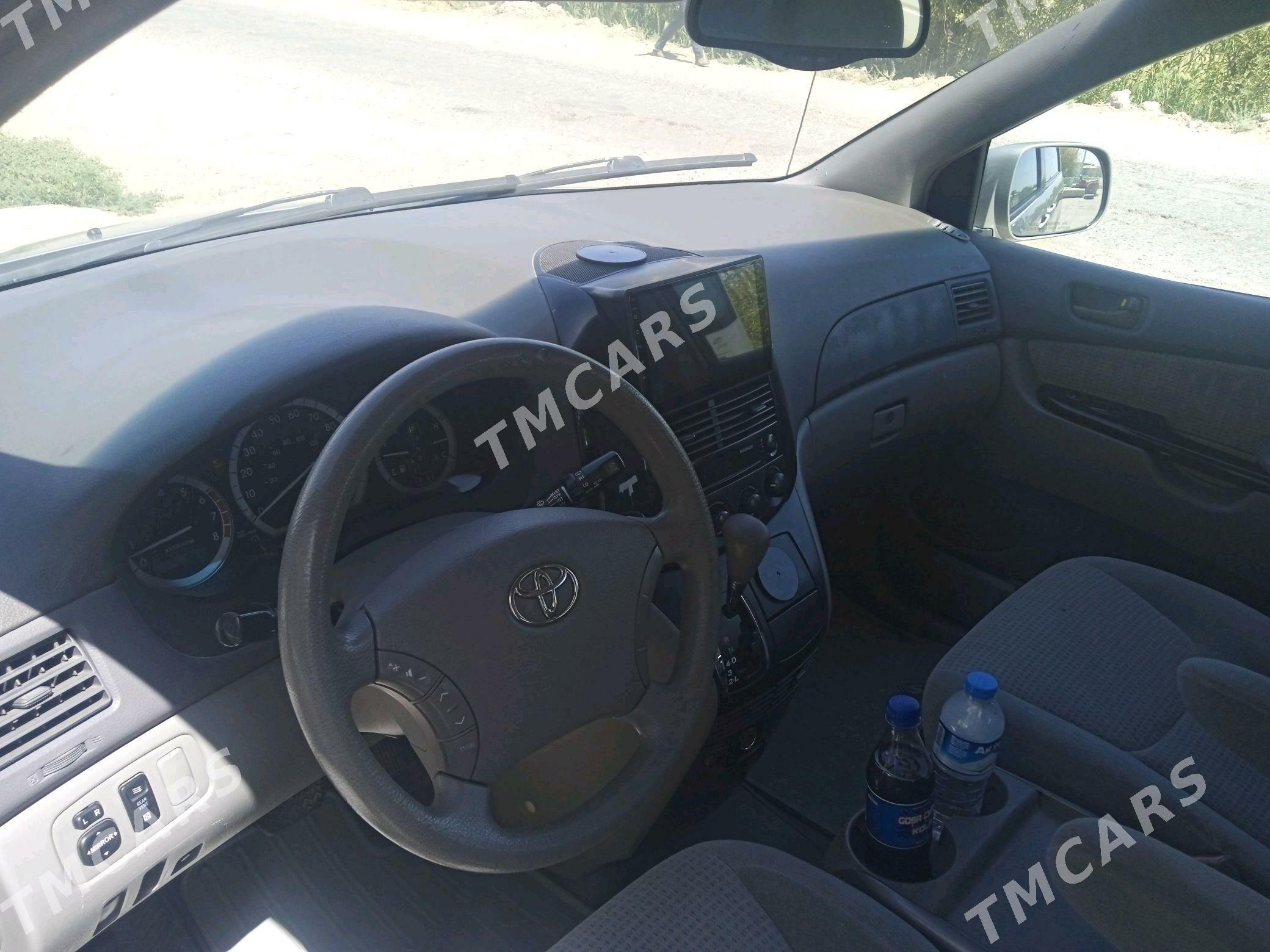 Toyota Sienna 2004 - 190 000 TMT - Мургап - img 2