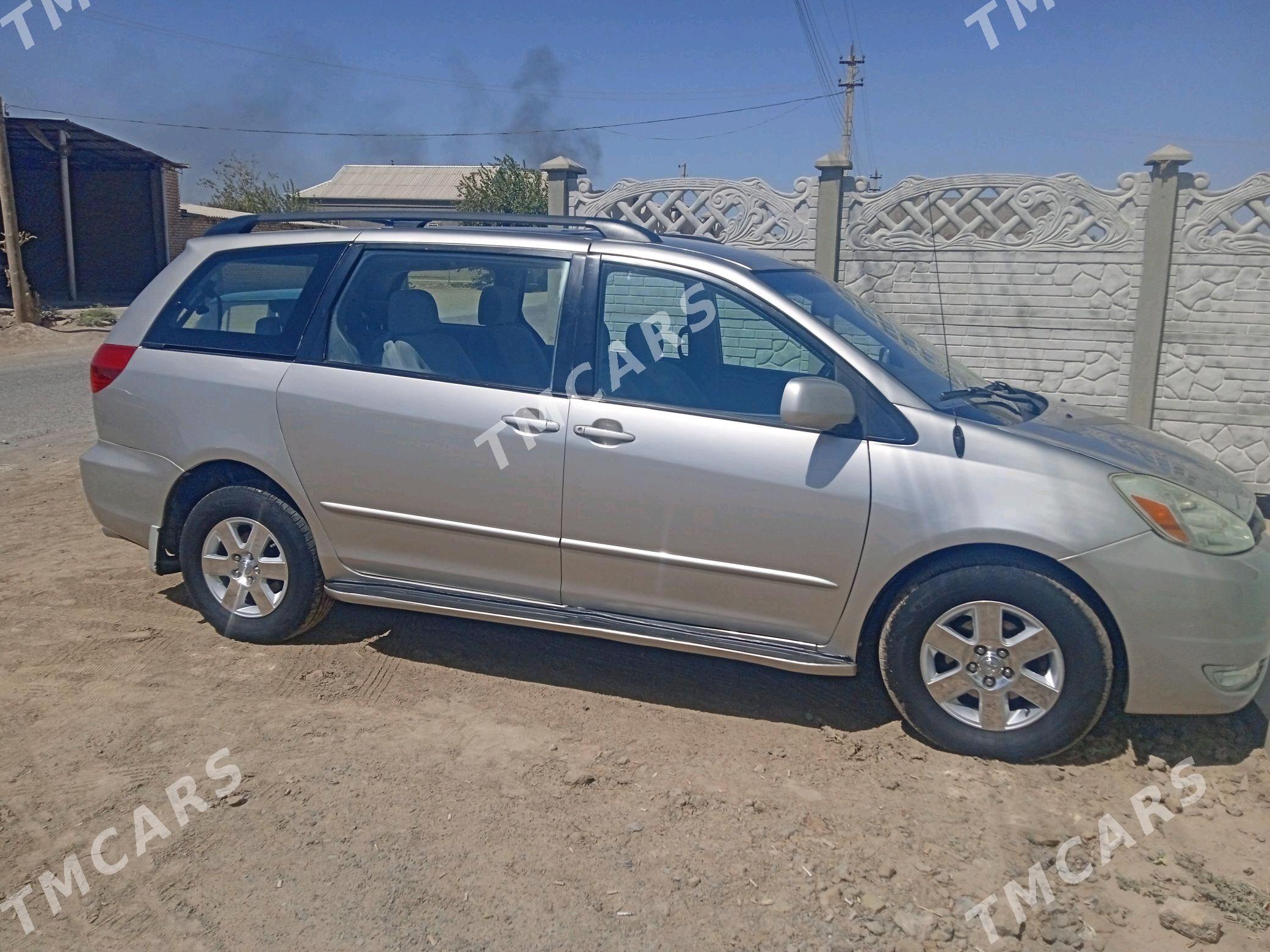 Toyota Sienna 2004 - 190 000 TMT - Мургап - img 4