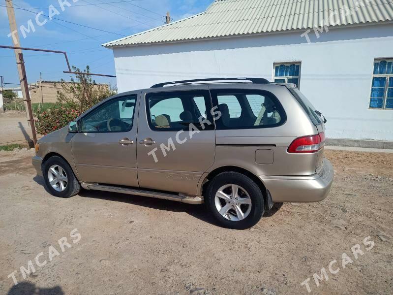 Toyota Sienna 2002 - 150 000 TMT - Байрамали - img 3