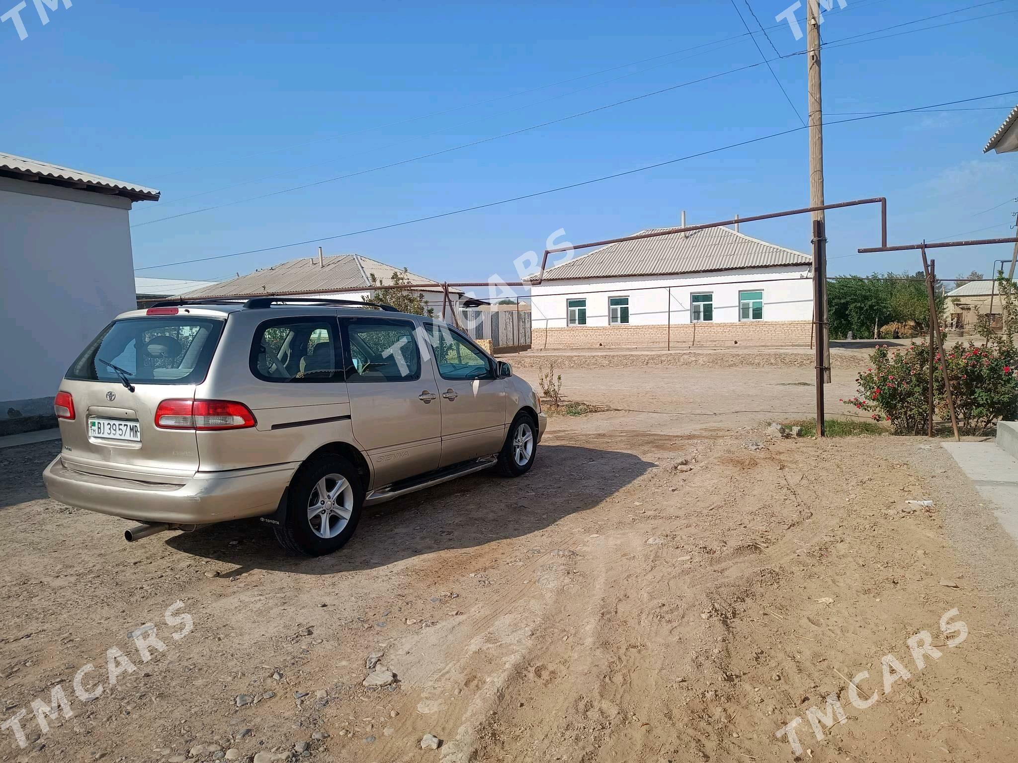 Toyota Sienna 2002 - 150 000 TMT - Байрамали - img 5