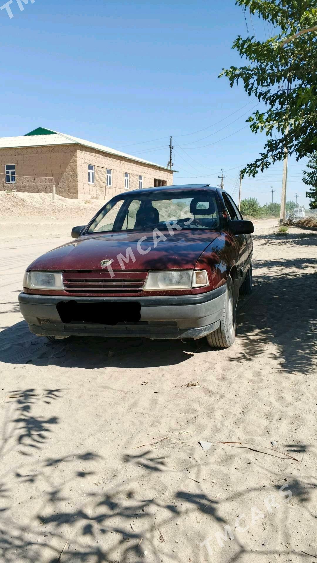 Opel Vectra 1990 - 26 000 TMT - Халач - img 3
