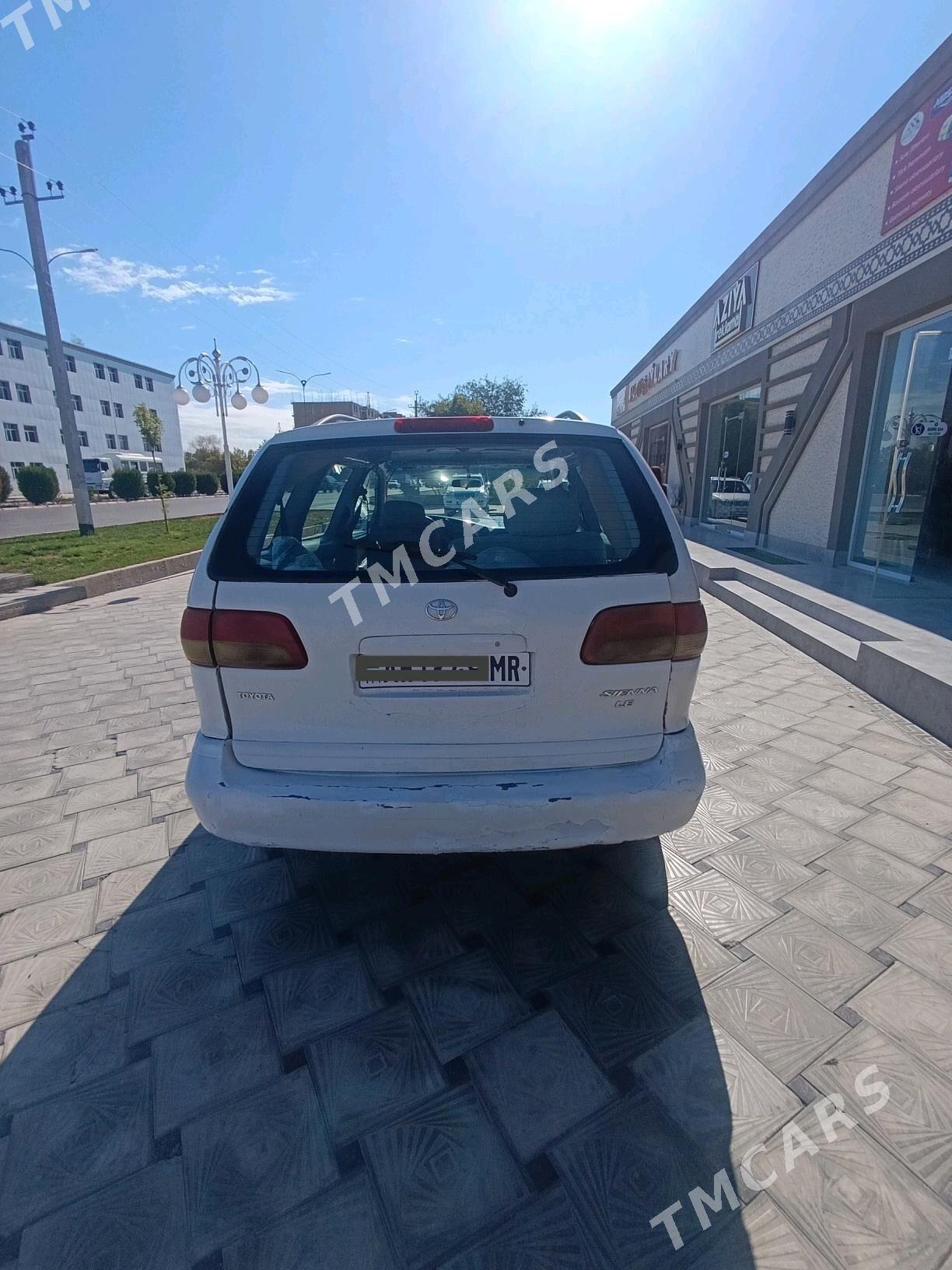 Toyota Sienna 2000 - 110 000 TMT - Дашогуз - img 4
