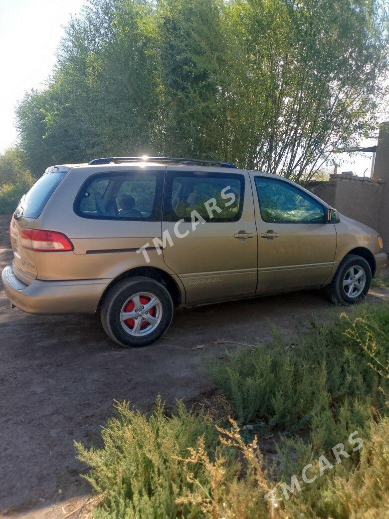 Toyota Sienna 2002 - 160 000 TMT - Кёнеургенч - img 2