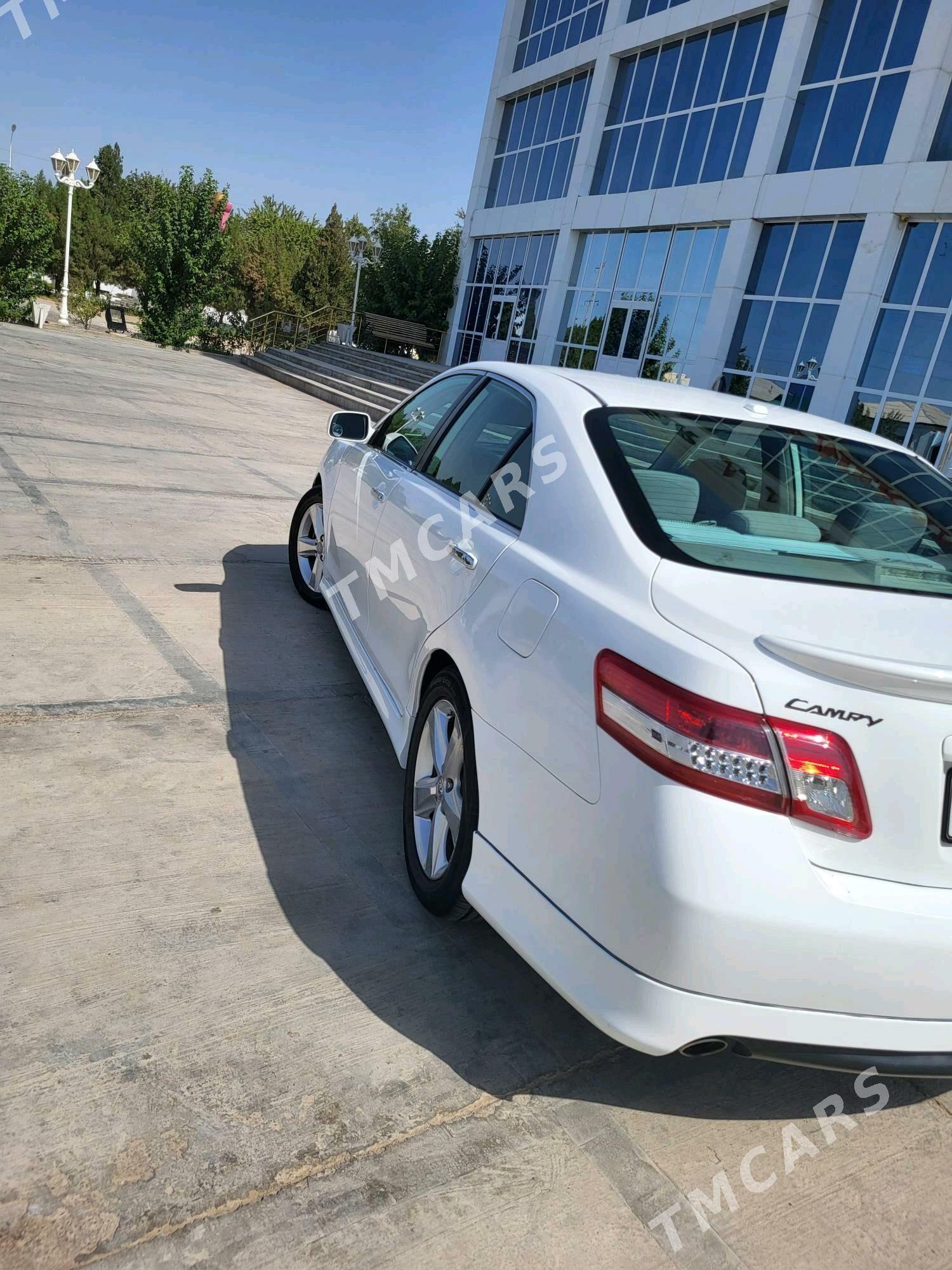 Toyota Camry 2010 - 210 000 TMT - Байрамали - img 2