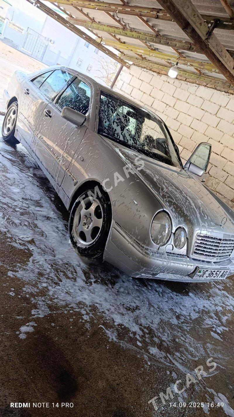 Mercedes-Benz E320 2000 - 115 000 TMT - Гызыларбат - img 2