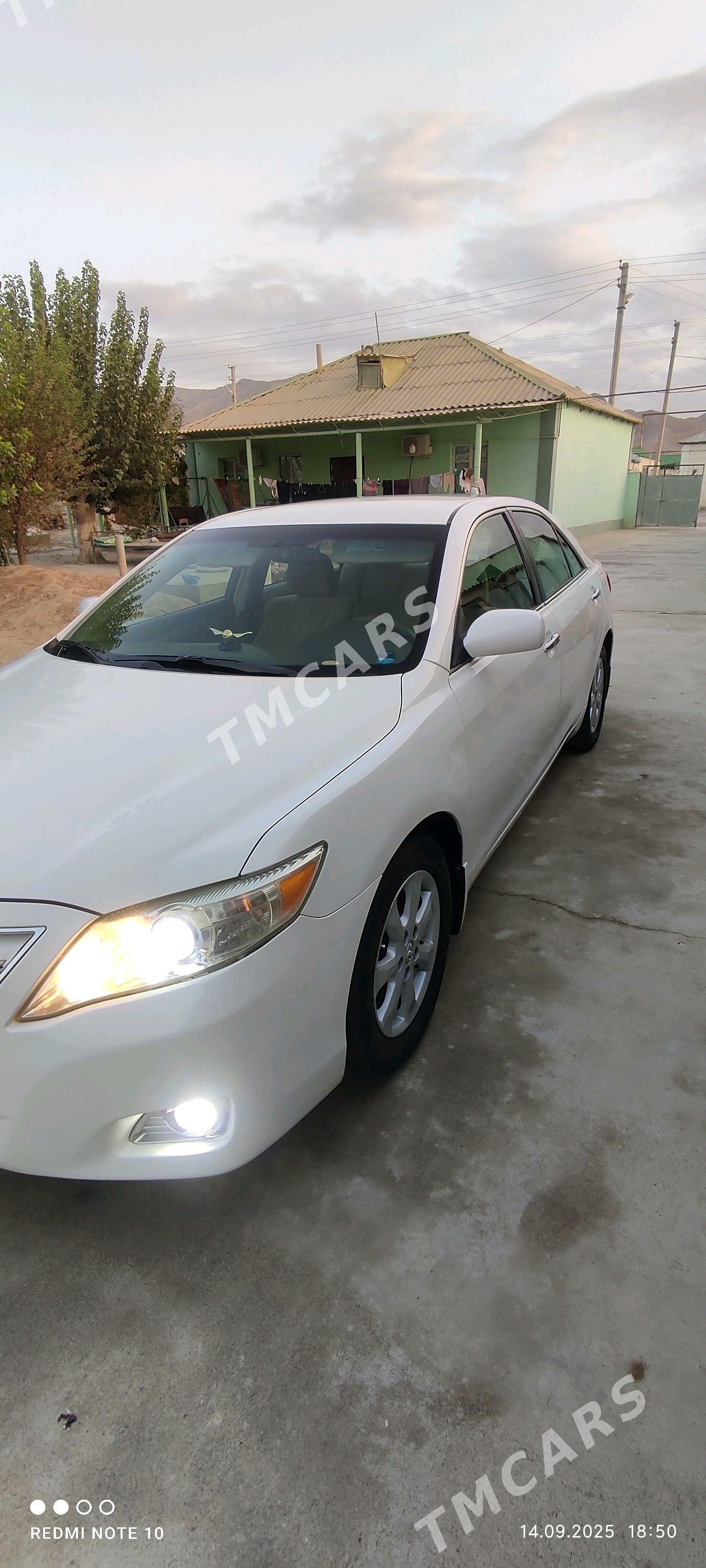 Toyota Camry 2010 - 200 000 TMT - Ак-Бугдайский этрап - img 4