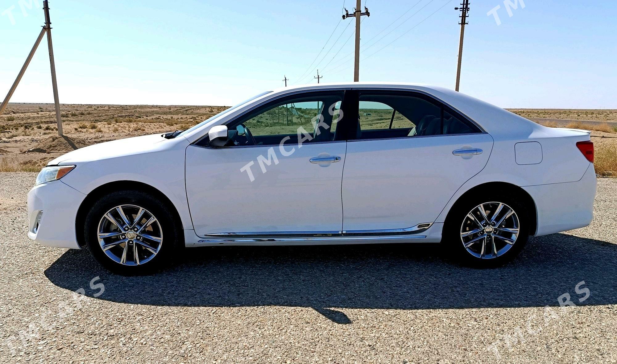 Toyota Camry 2013 - 220 000 TMT - Газаджак - img 5