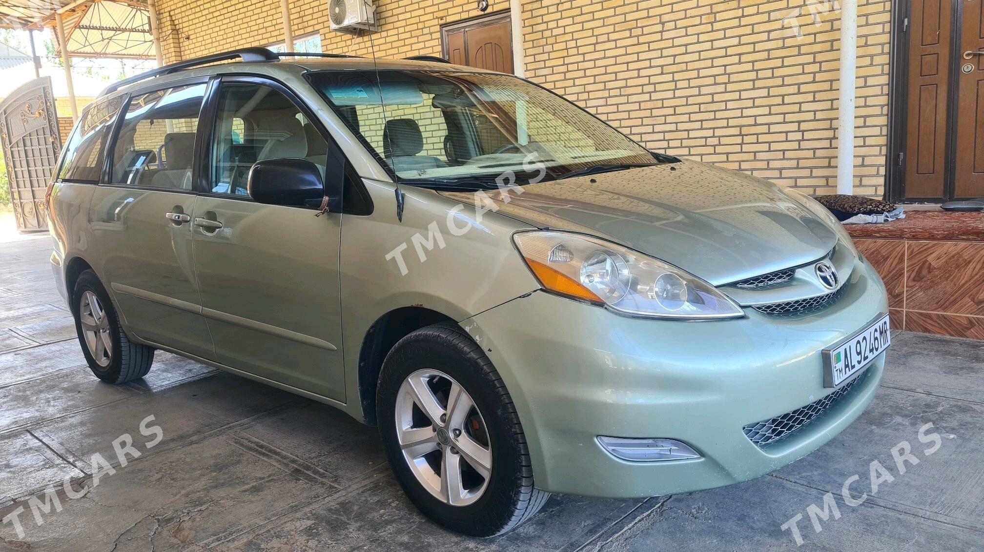 Toyota Sienna 2009 - 240 000 TMT - Wekilbazar - img 2