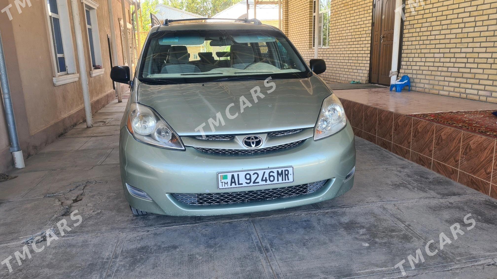 Toyota Sienna 2009 - 240 000 TMT - Wekilbazar - img 4