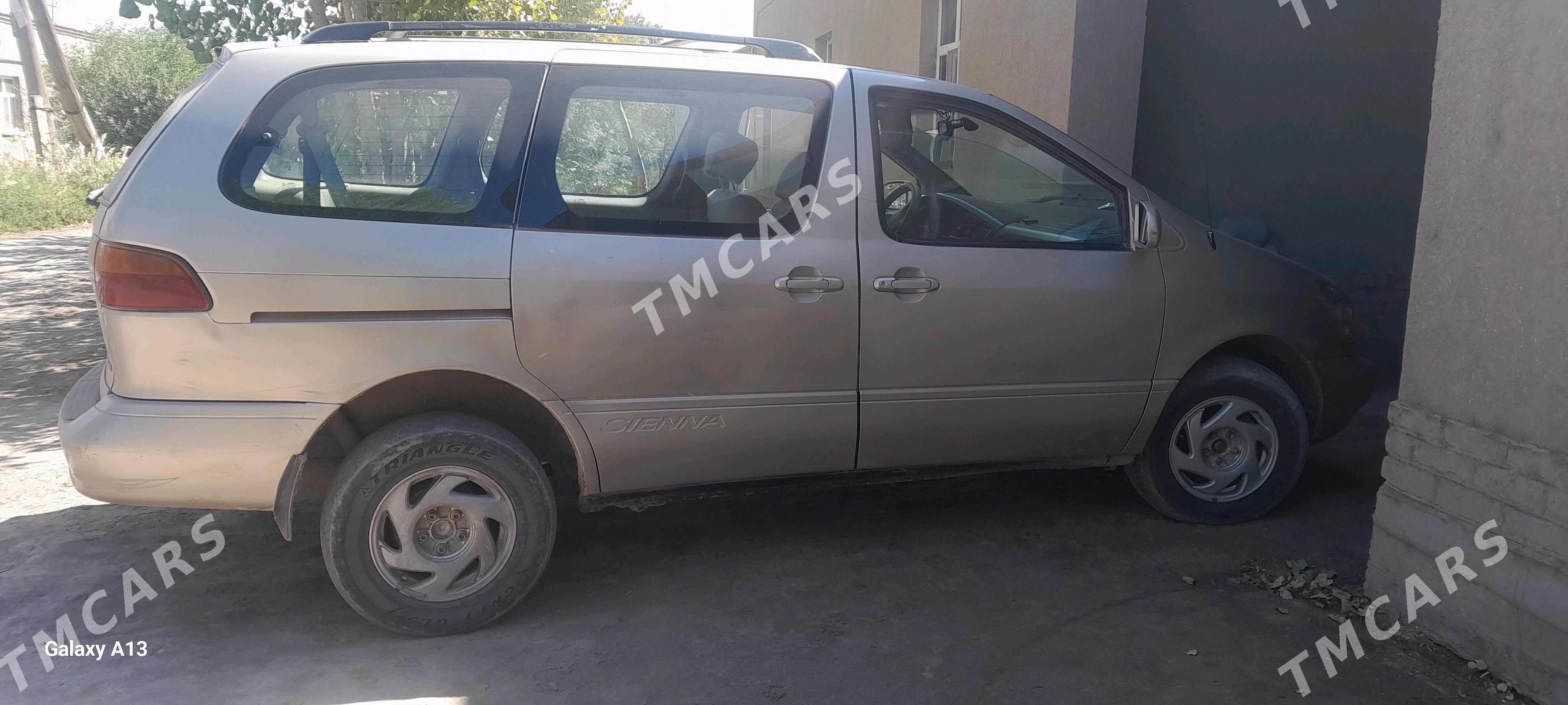 Toyota Sienna 1999 - 130 000 TMT - Köneürgenç - img 2