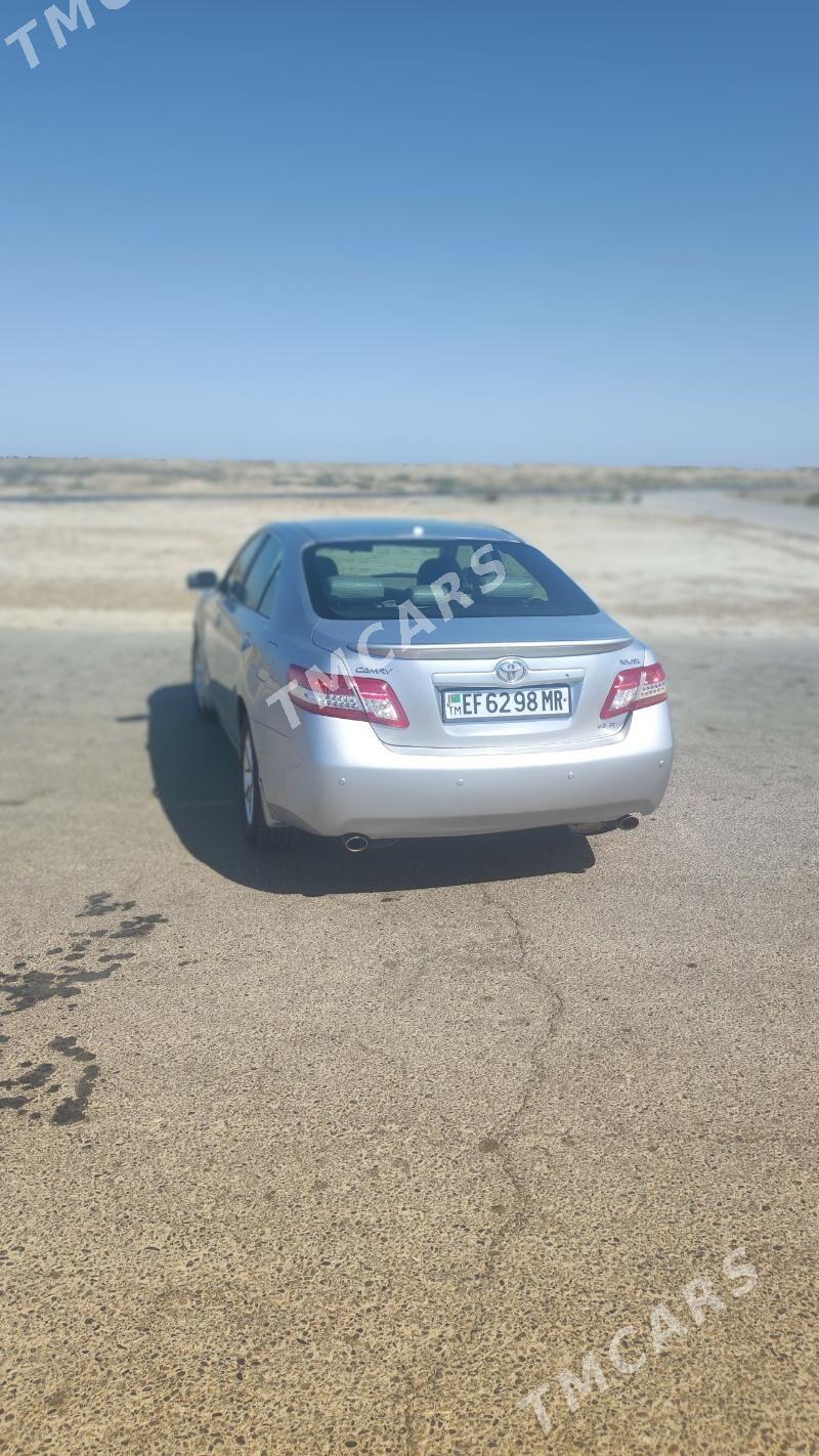 Toyota Camry 2011 - 200 000 TMT - Мары - img 3