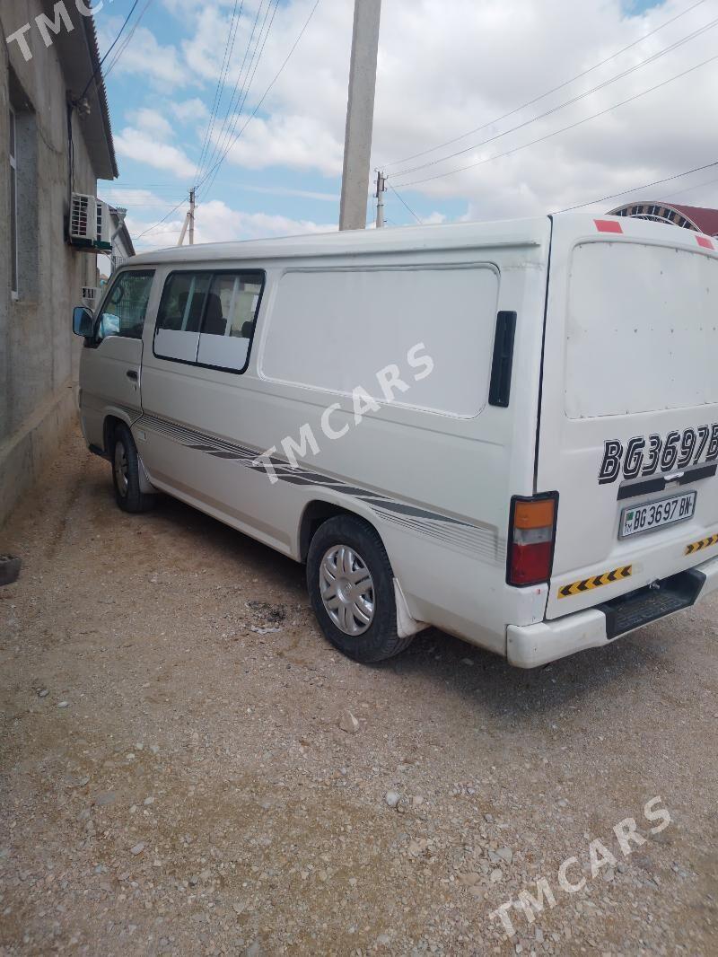 Nissan Urvan 1999 - 66 000 TMT - Balkanabat - img 2