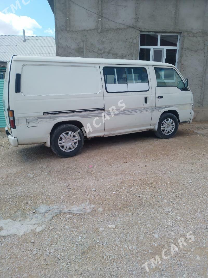 Nissan Urvan 1999 - 66 000 TMT - Balkanabat - img 3