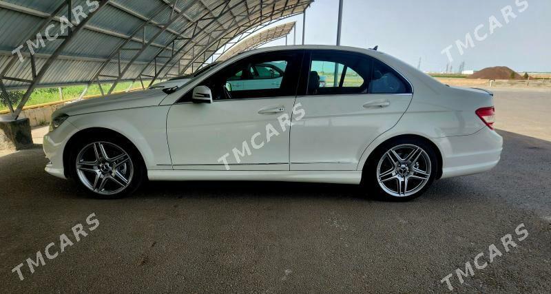 Mercedes-Benz C300 2011 - 195 000 TMT - Podwoýski köç. (Bitarap Türkmenistan şaýoly) - img 4