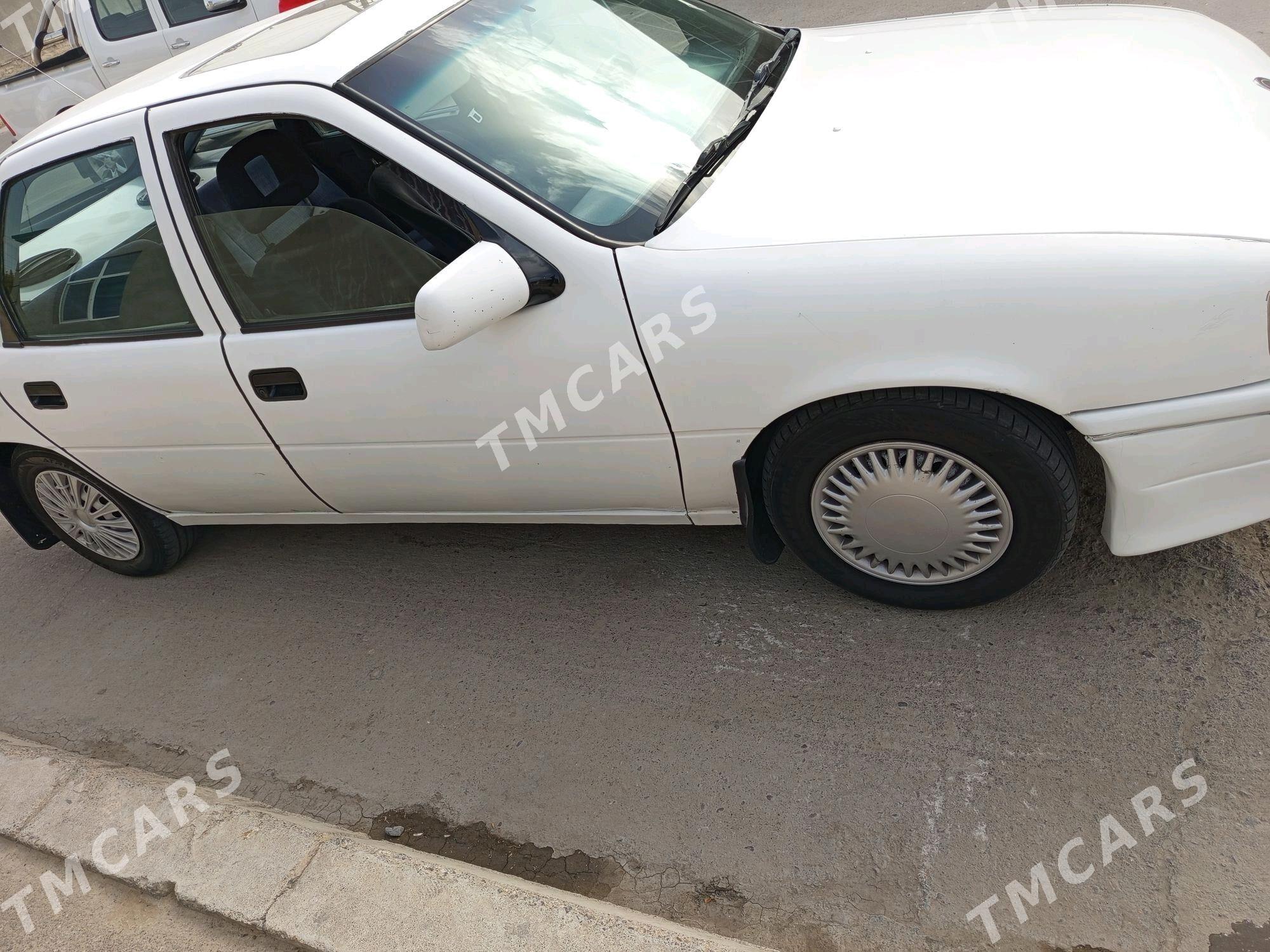 Opel Vectra 1992 - 33 000 TMT - Бузмеин - img 2
