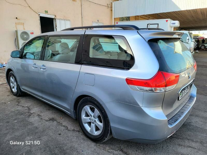 Toyota Sienna 2010 - 300 000 TMT - Мары - img 2