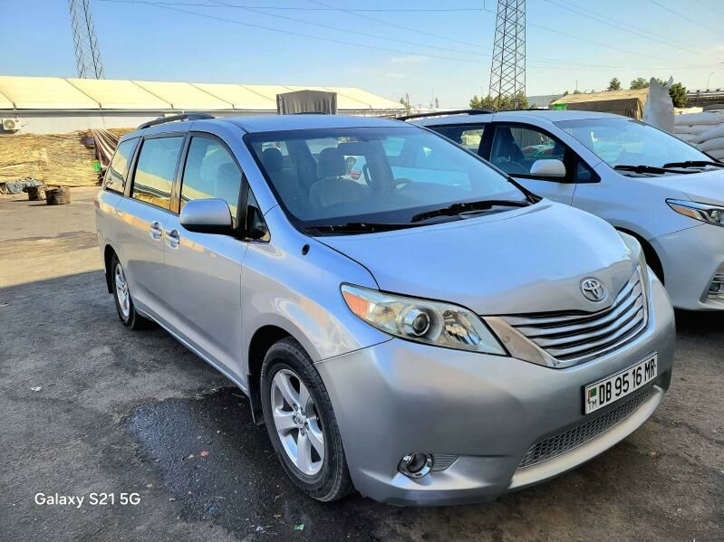 Toyota Sienna 2010 - 300 000 TMT - Мары - img 6