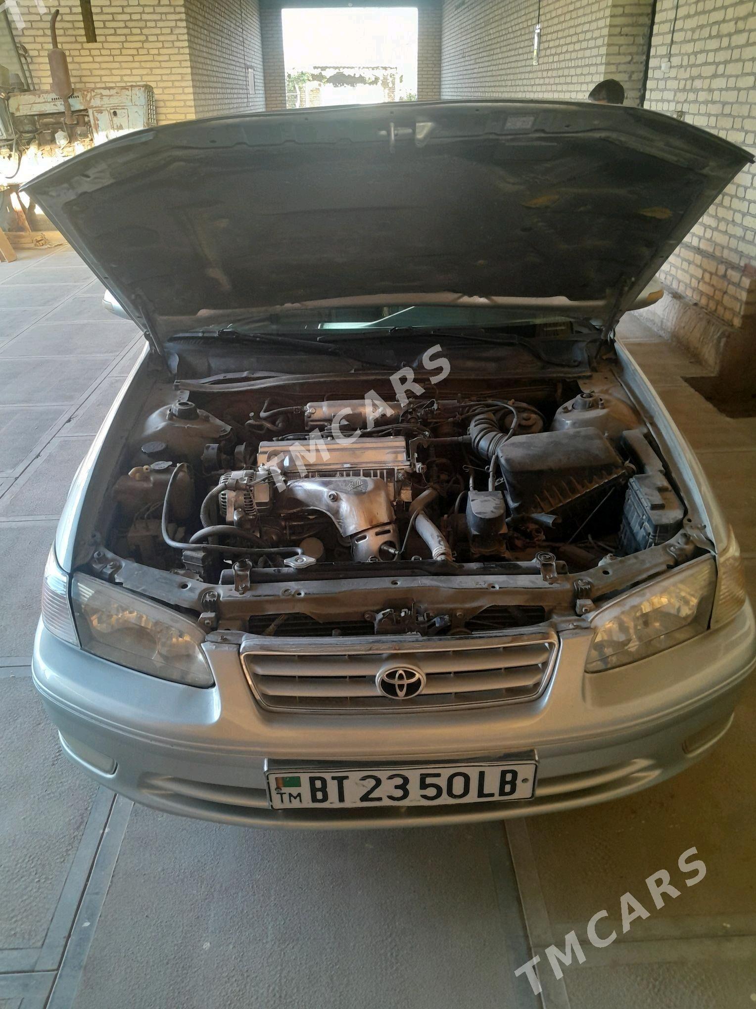 Toyota Camry 2001 - 130 000 TMT - Дянев - img 9