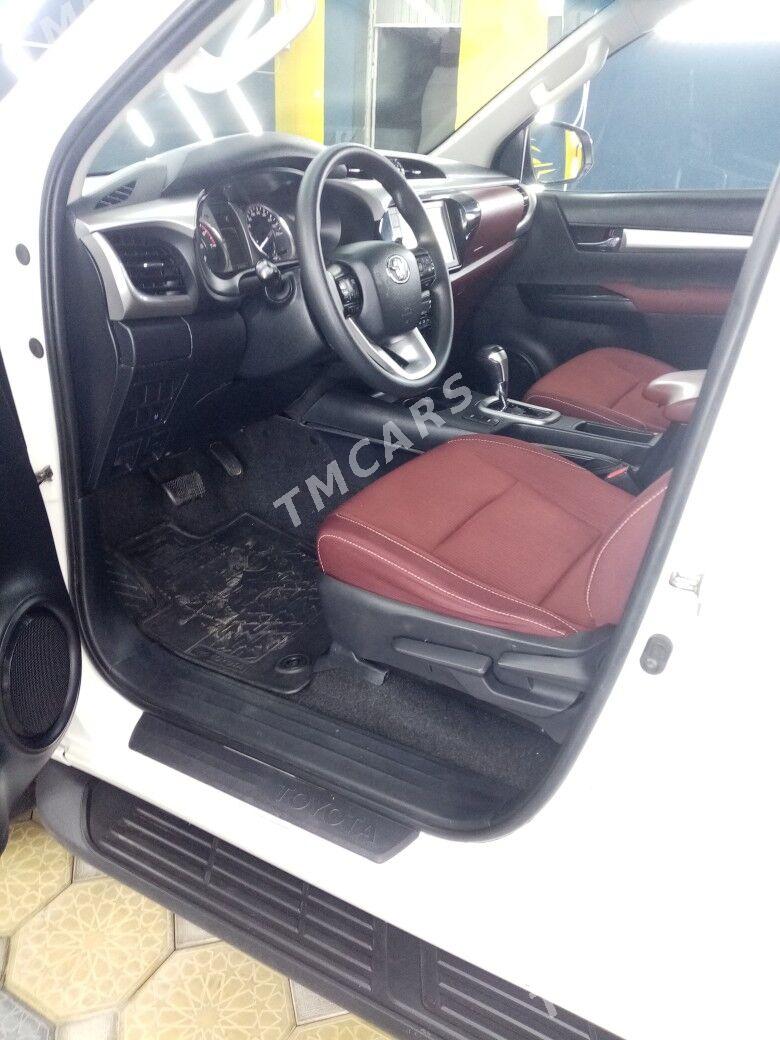 Toyota Hilux 2021 - 550 000 TMT - Мары - img 4