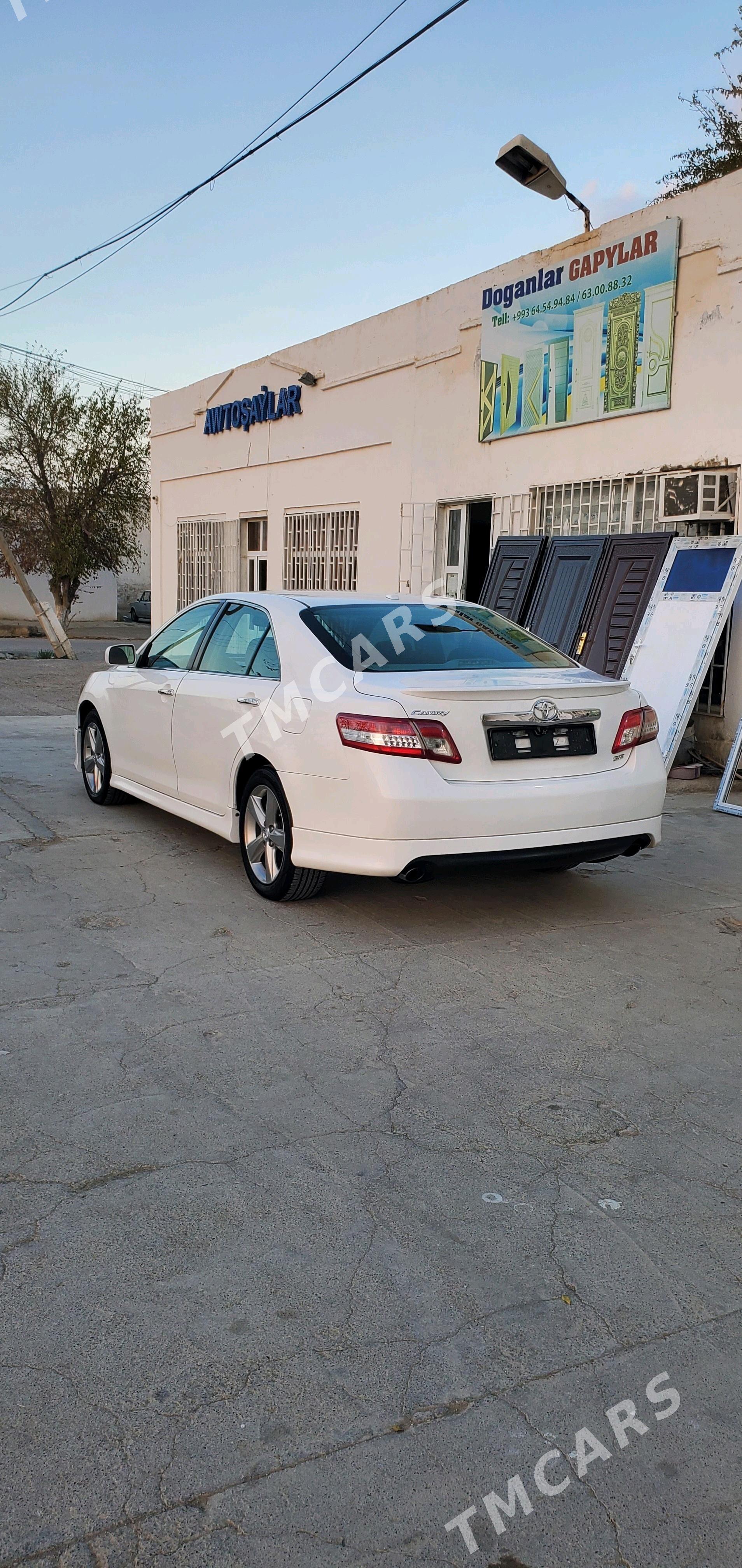 Toyota Camry 2010 - 190 000 TMT - Бахарден - img 4