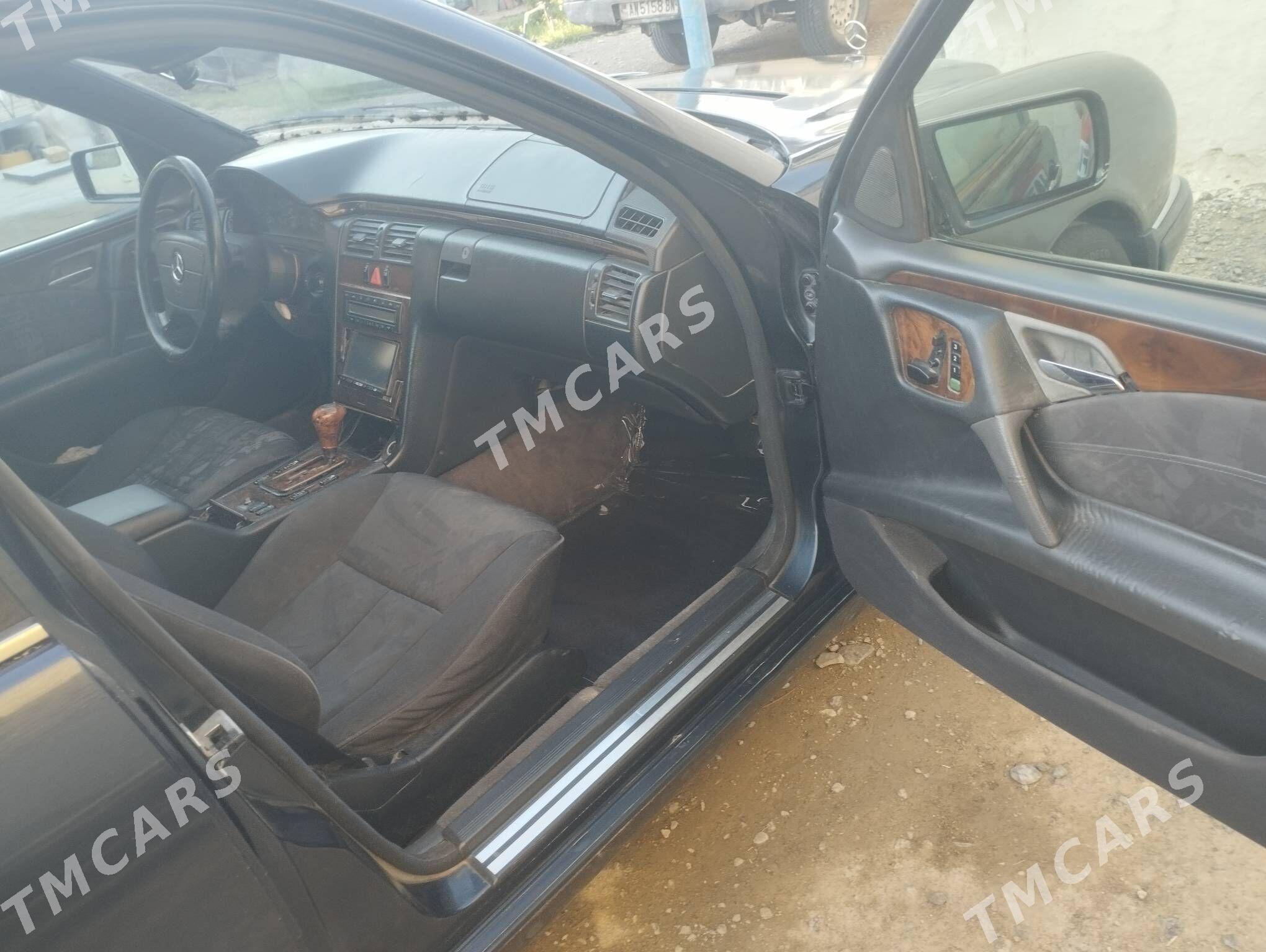 Mercedes-Benz E320 1996 - 68 000 TMT - Гызыларбат - img 6