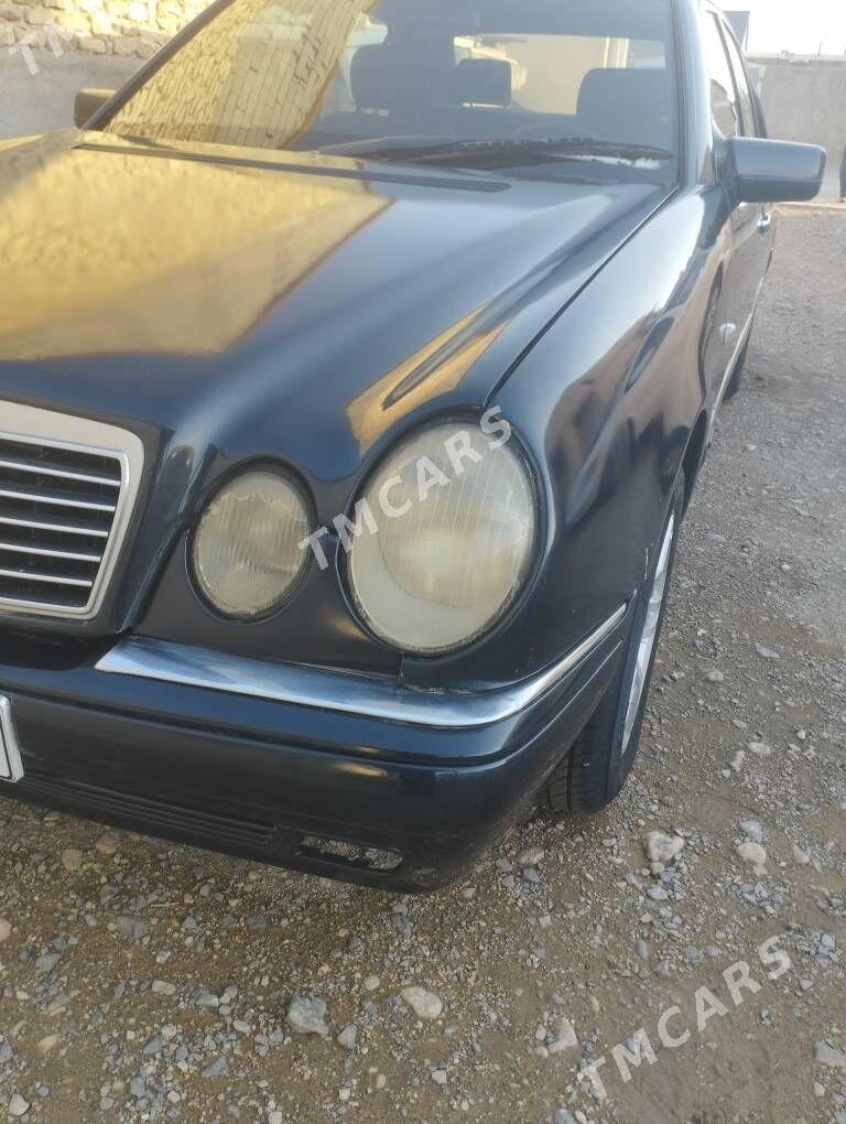 Mercedes-Benz E320 1996 - 68 000 TMT - Гызыларбат - img 7