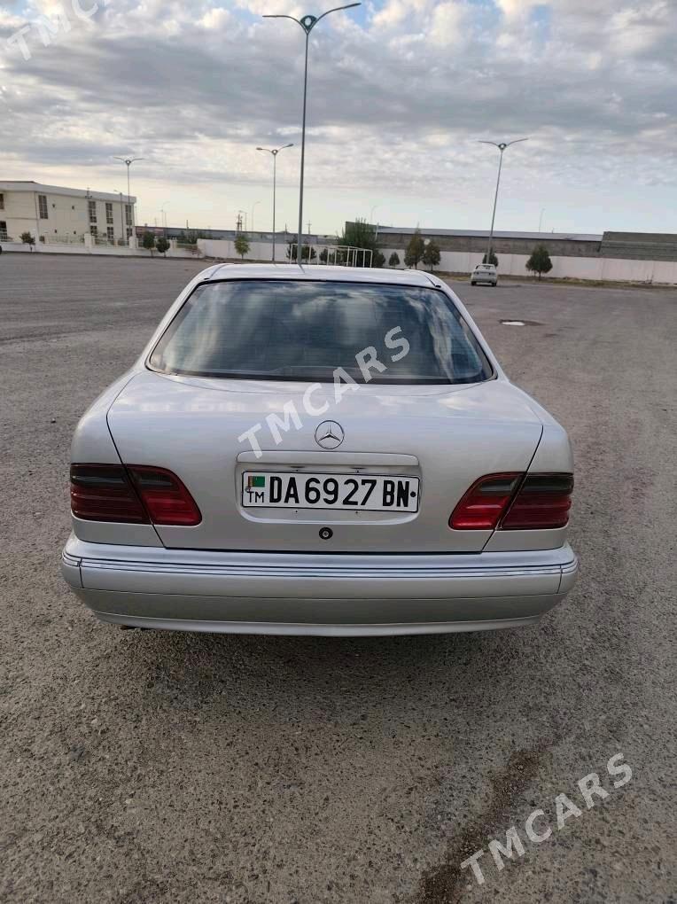 Mercedes-Benz E320 2001 - 110 000 TMT - Gyzylarbat - img 4