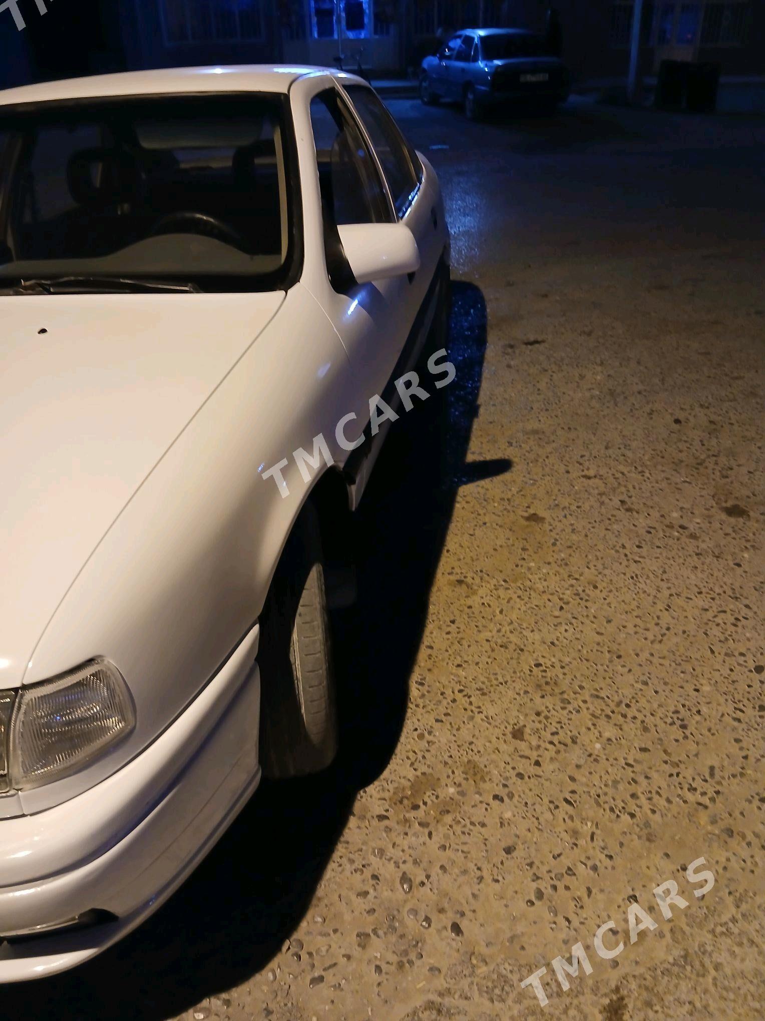 Opel Vectra 1993 - 33 000 TMT - Bäherden - img 3