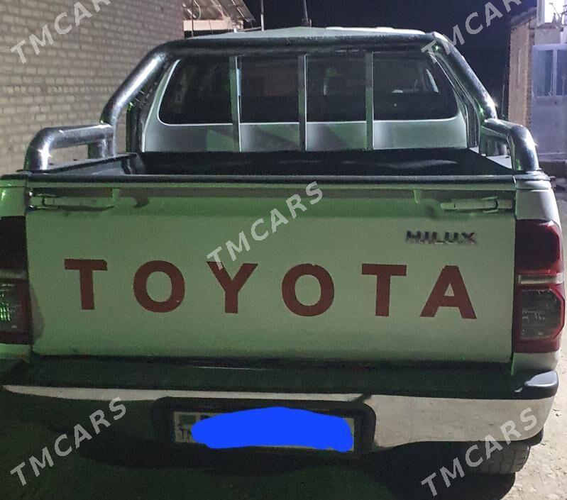 Toyota Hilux 2007 - 250 000 TMT - Ёлётен - img 2