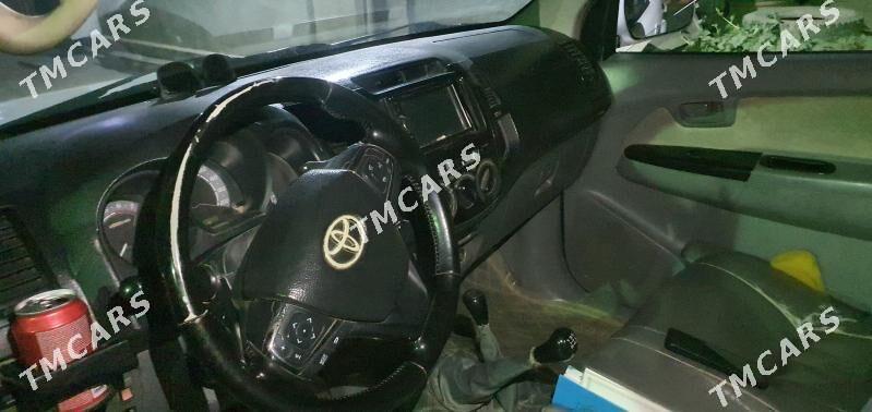 Toyota Hilux 2007 - 250 000 TMT - Ёлётен - img 4