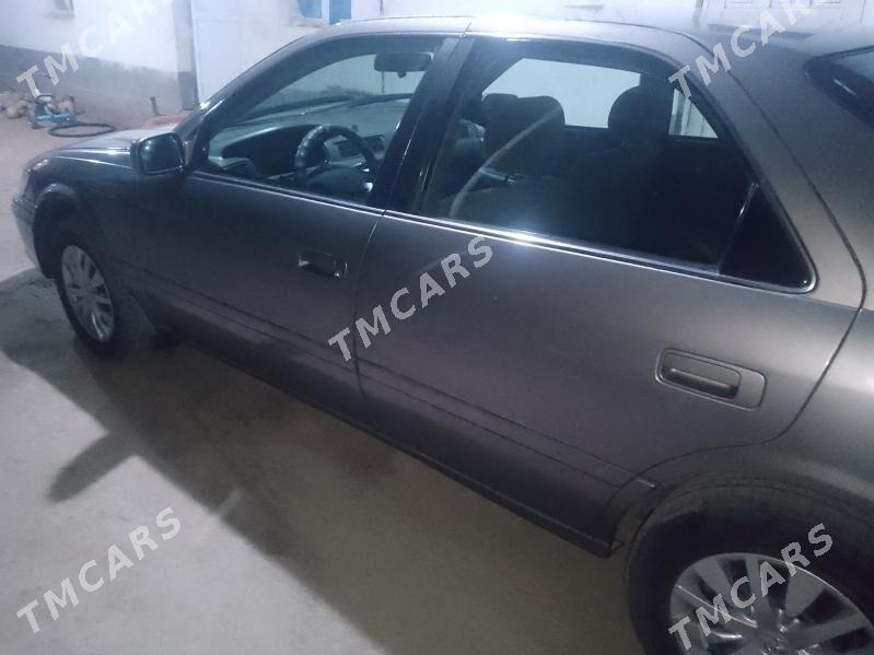 Toyota Camry 2000 - 133 000 TMT - Халач - img 5