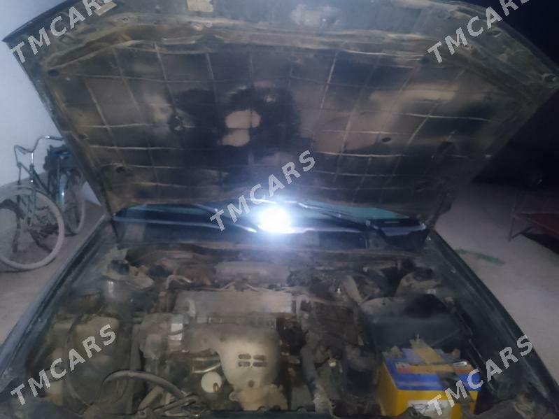 Toyota Camry 2000 - 133 000 TMT - Халач - img 4