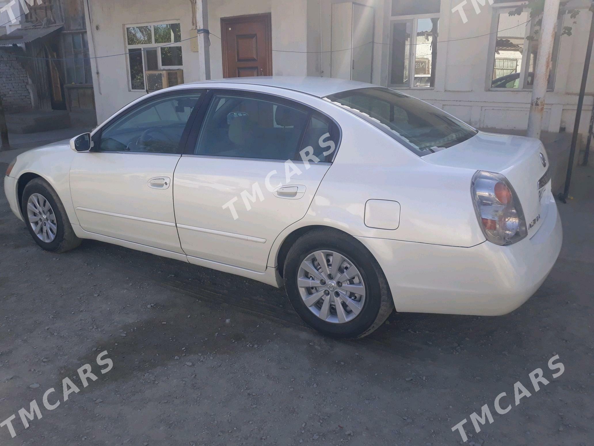 Nissan Altima 2004 - 85 000 TMT - Бахарден - img 3