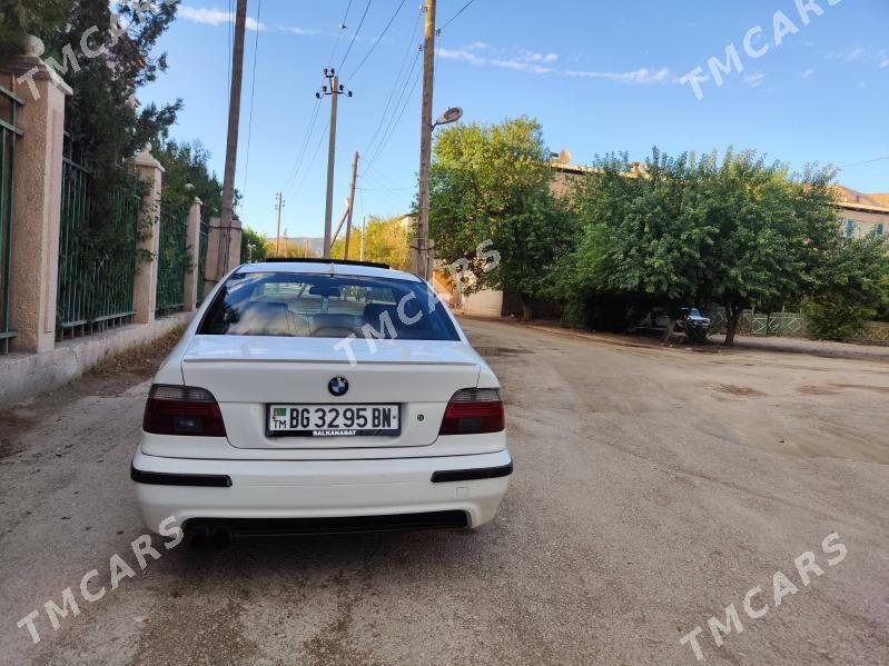 BMW E39 2001 - 133 000 TMT - Балканабат - img 4