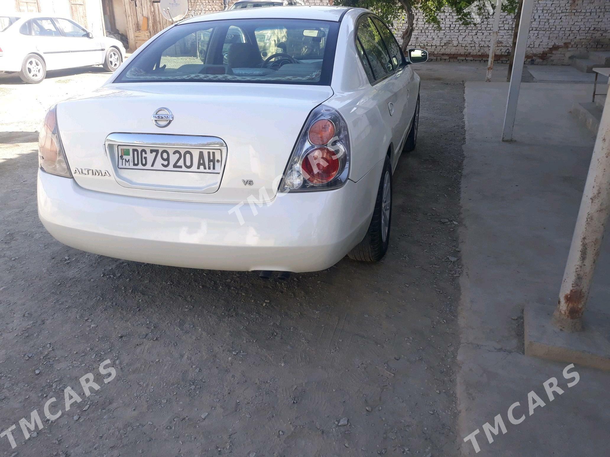Nissan Altima 2004 - 85 000 TMT - Бахарден - img 5