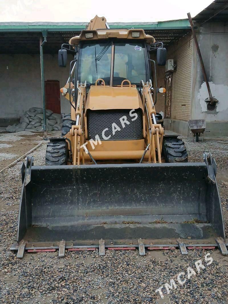 JCB 4CX ECO 2025 - 670 000 TMT - Farap - img 3