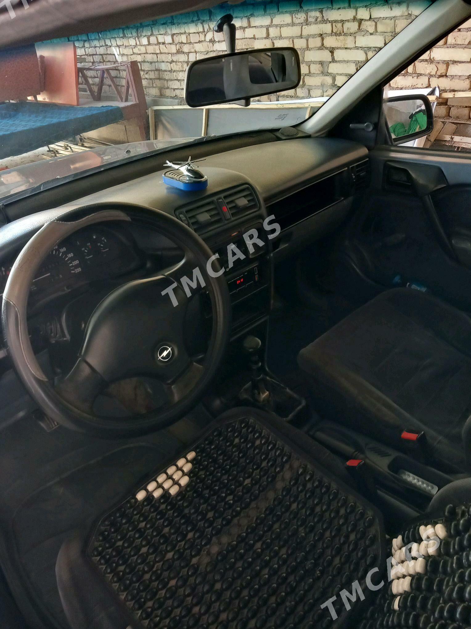 Opel Vectra 1992 - 40 000 TMT - Сакар - img 6