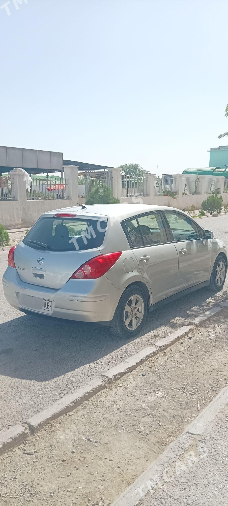 Nissan Versa 2010 - 110 000 TMT - Büzmeýin GRES - img 2