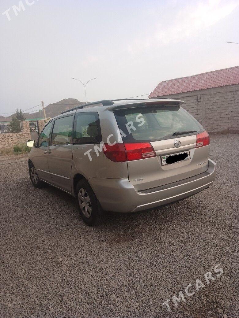 Toyota Sienna 2004 - 210 000 TMT - Туркменбаши - img 2