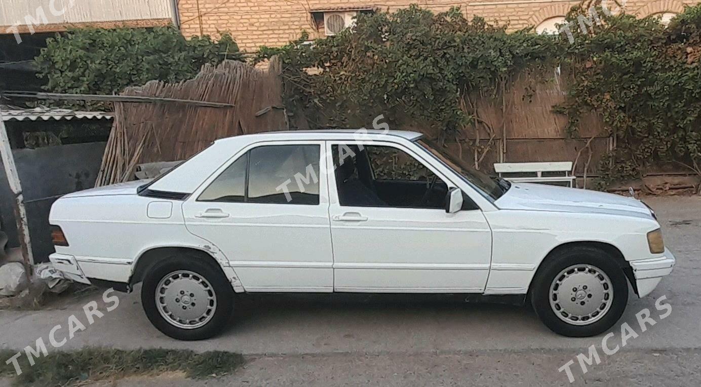 Mercedes-Benz 190E 1984 - 30 000 TMT - Мары - img 2