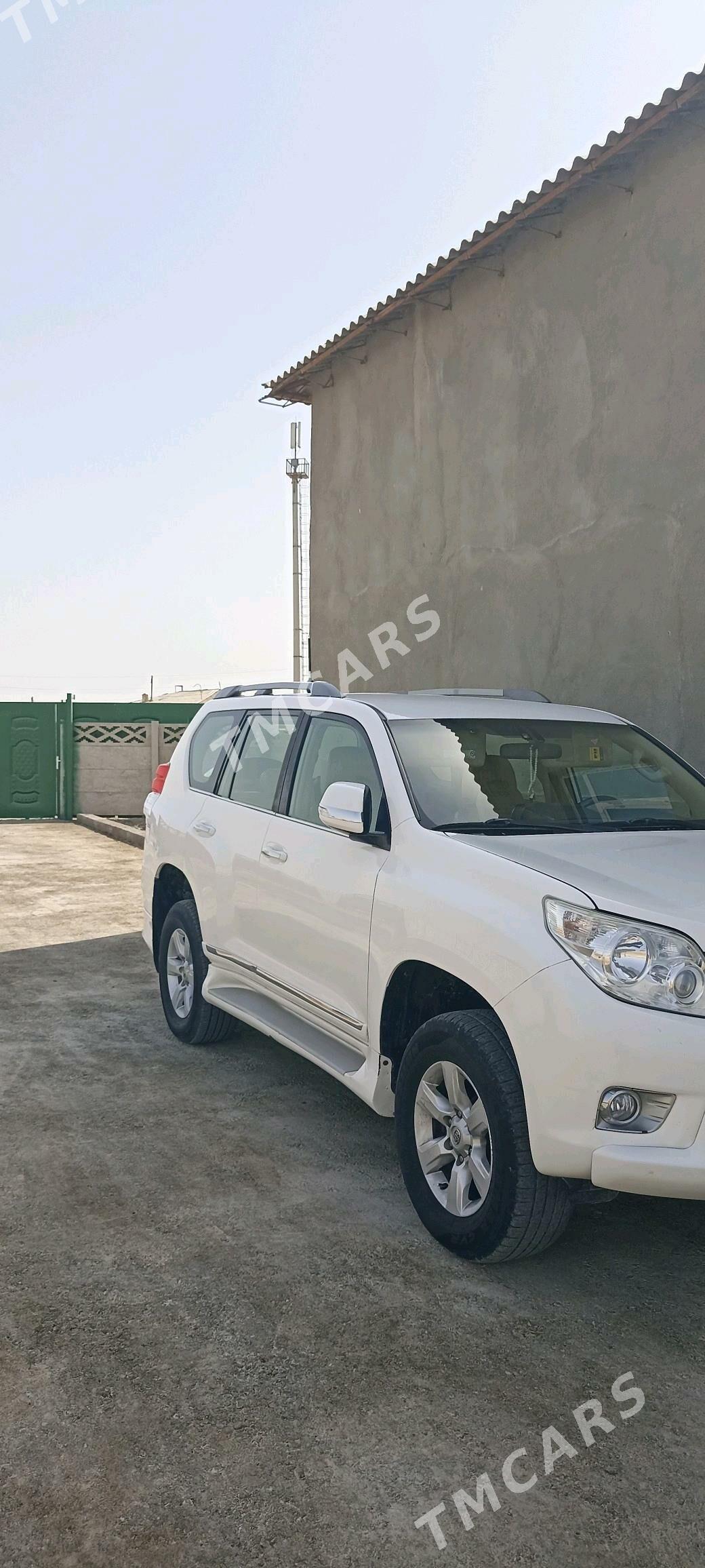 Toyota Land Cruiser Prado 2011 - 460 000 TMT - Койтендаг - img 4