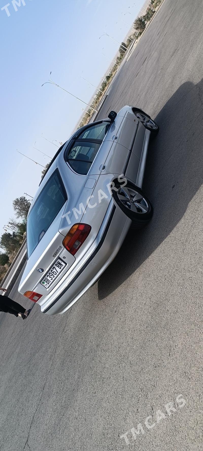 BMW E39 2001 - 130 000 TMT - Balkanabat - img 3