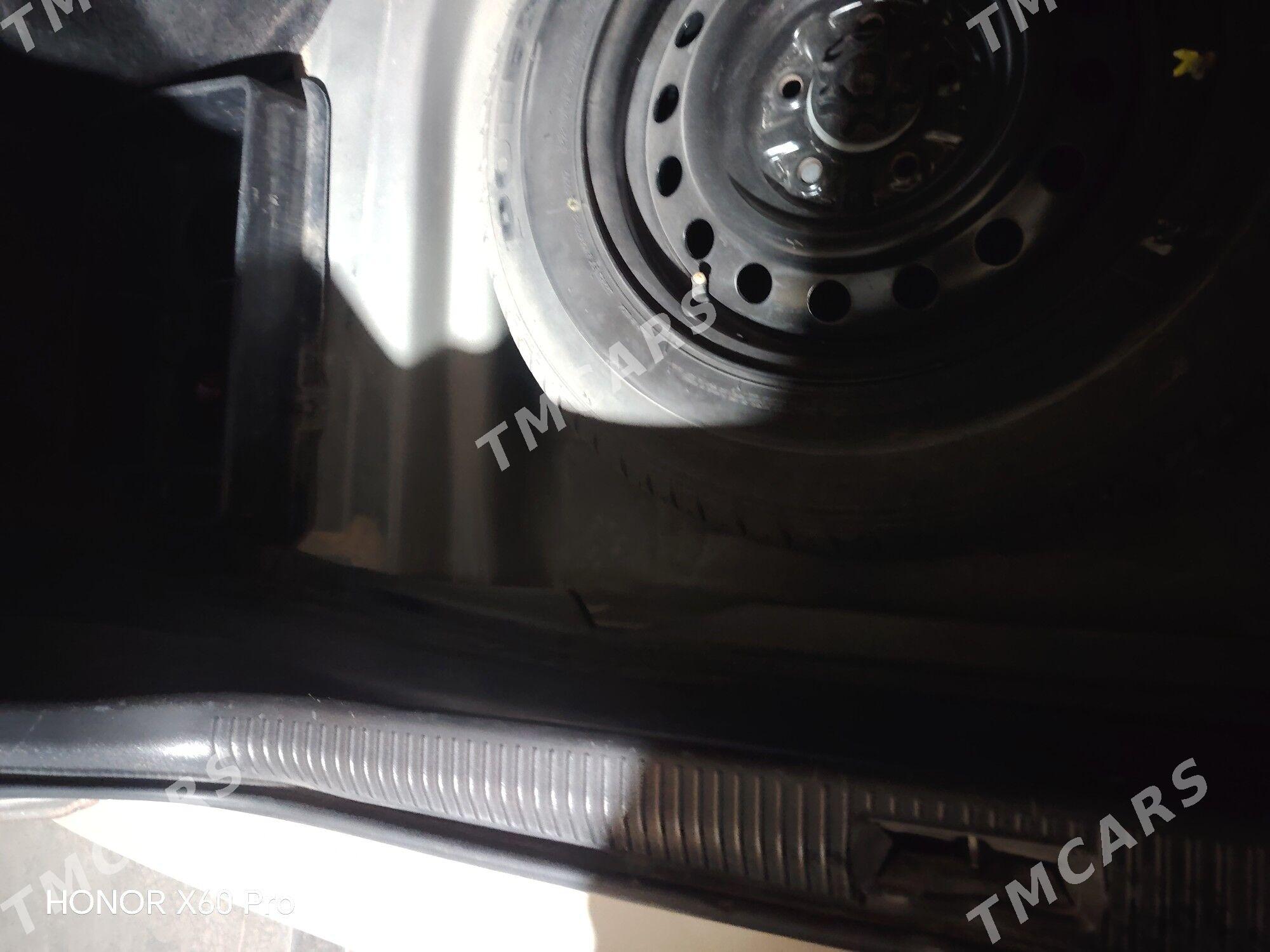 Toyota Camry 2004 - 210 000 TMT - Сейди - img 3