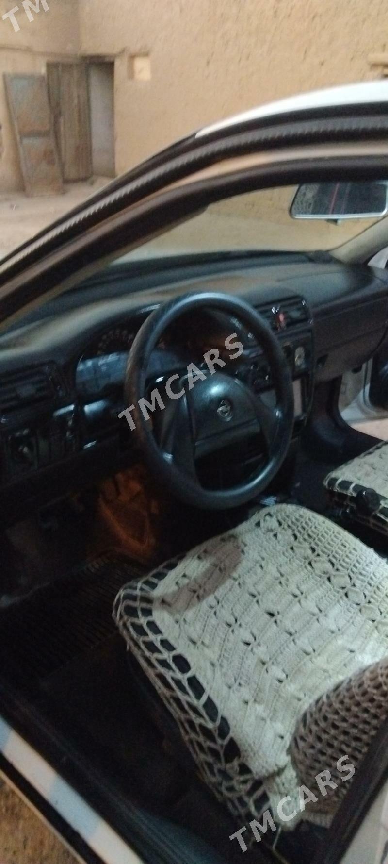 Opel Vectra 1993 - 40 000 TMT - Mary - img 2