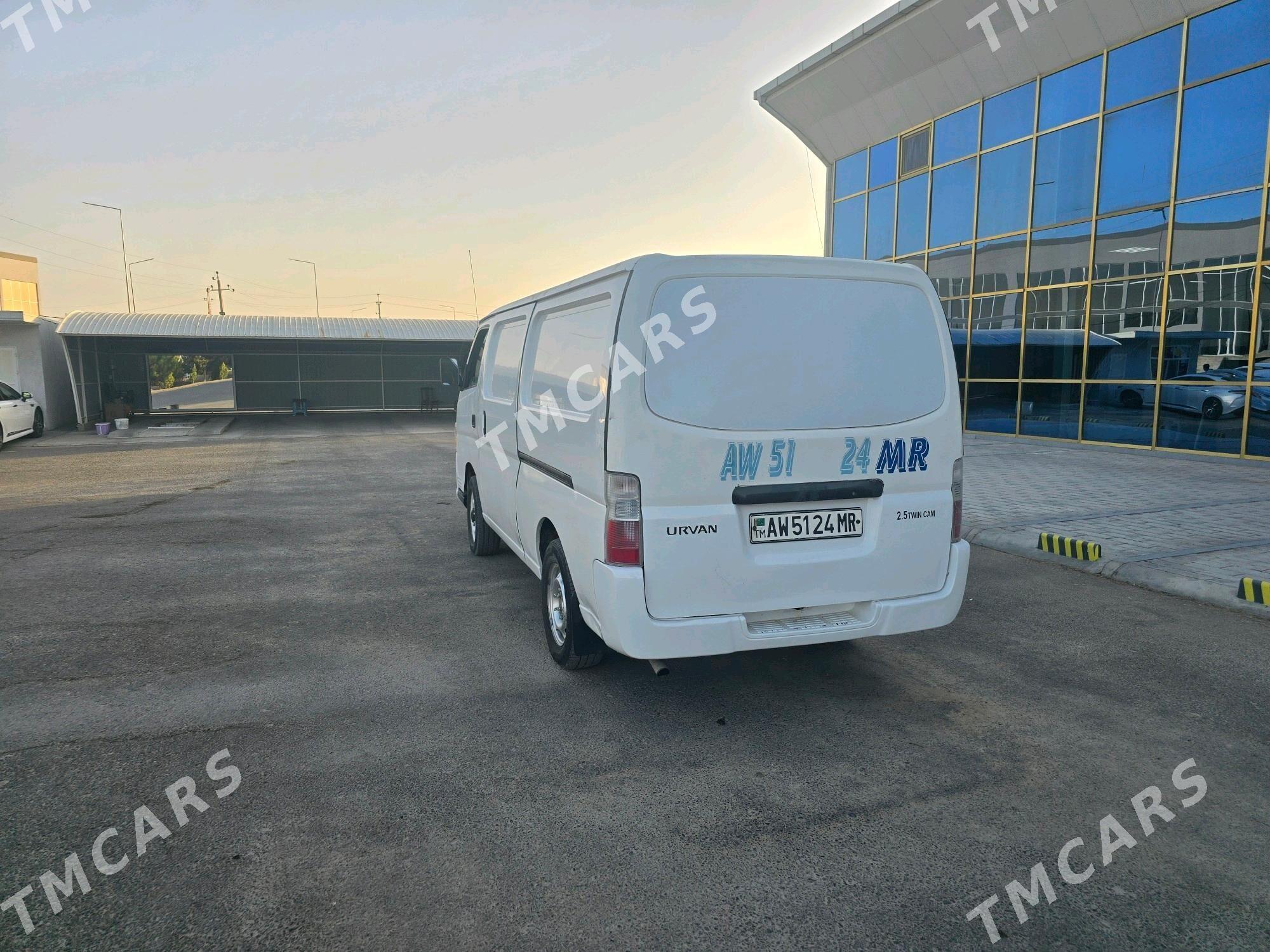 Nissan Urvan 2010 - 170 000 TMT - Mary - img 4