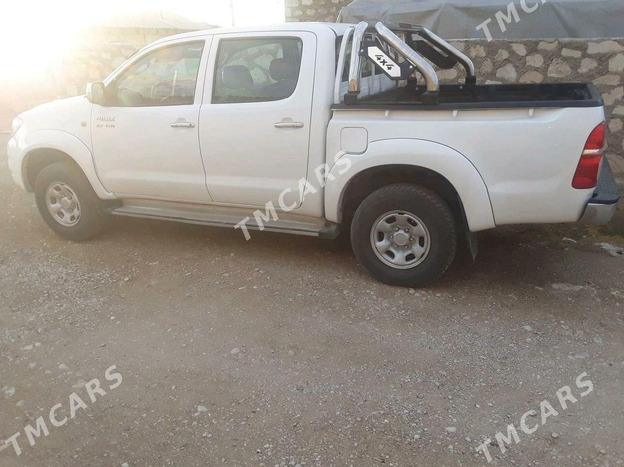 Toyota Hilux 2010 - 320 000 TMT - Джебел - img 2